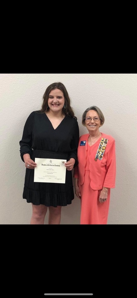 MaKylnee Mulbery recently received the Woodward Daughters of the American Revolution (DAR) Chapter Good Citizens Award.